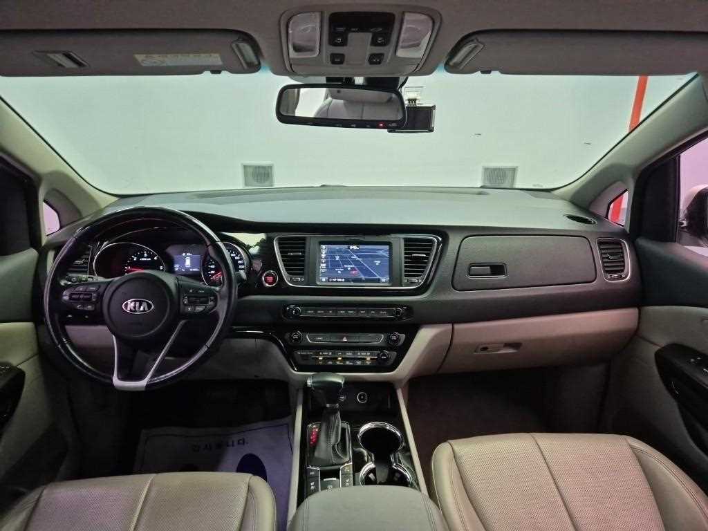 KIA Carnival - Vista 7