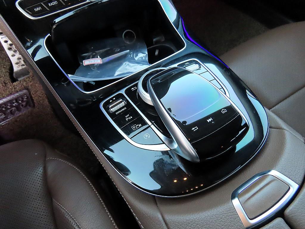 Mercedes Benz E class - Vista 12