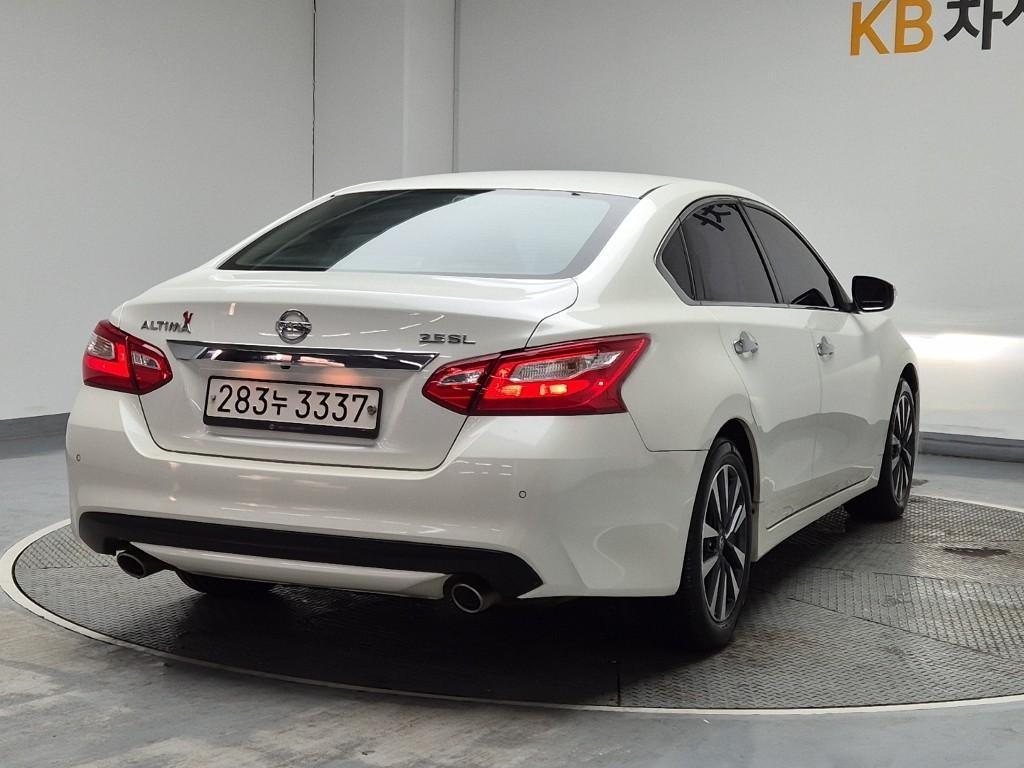 Nissan Altima - Vista 4