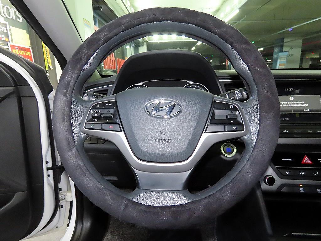 HYUNDAI Avante - Vista 8