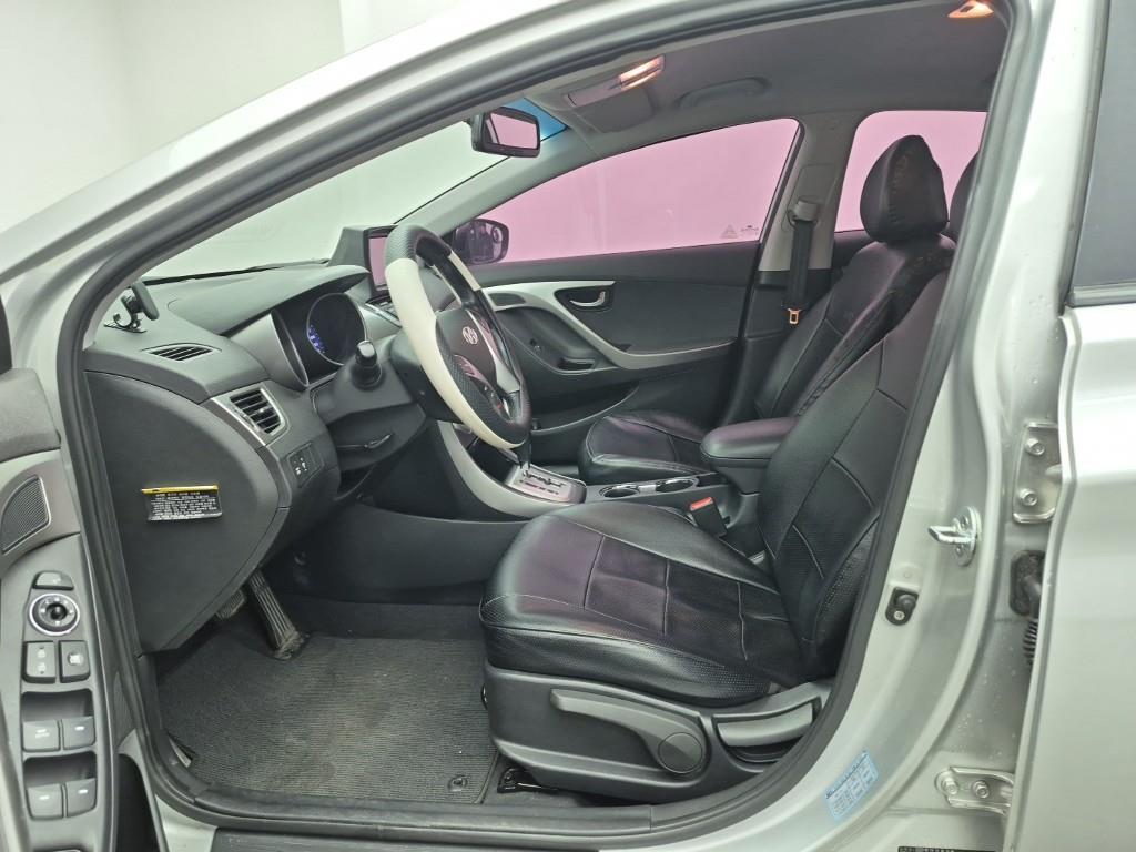 HYUNDAI Avante - Vista 11