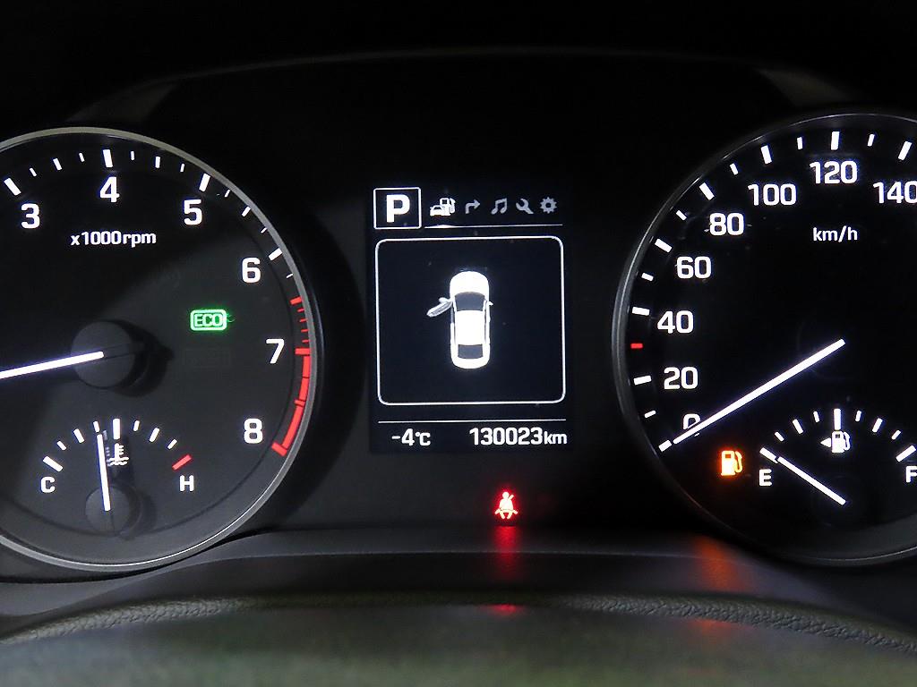 HYUNDAI Avante - Vista 9