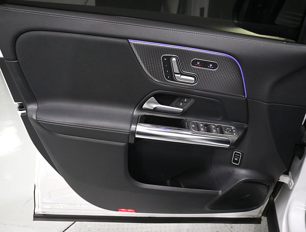 Mercedes Benz EQA - Vista 8