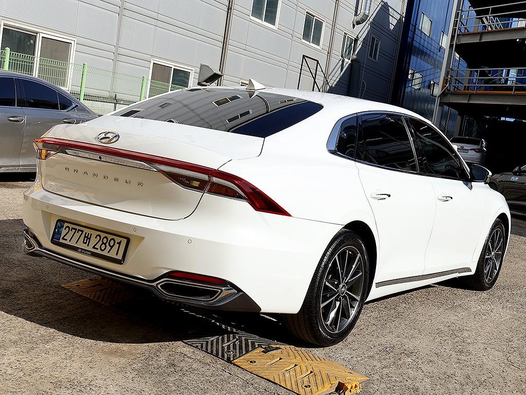 HYUNDAI Grandeur - Vista 7