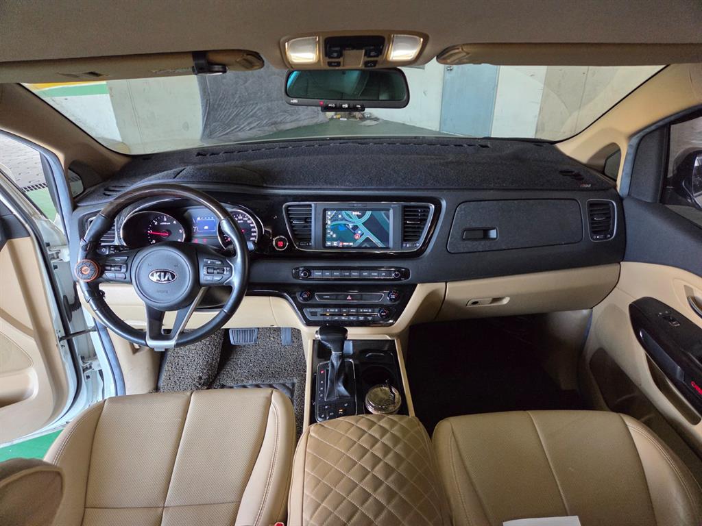 KIA Carnival - Vista 9