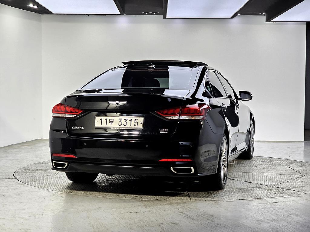 HYUNDAI Genesis - Vista 4