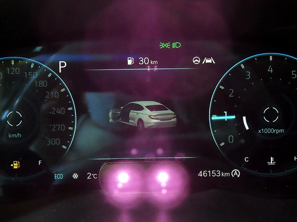 Genesis G70 - Vista 9