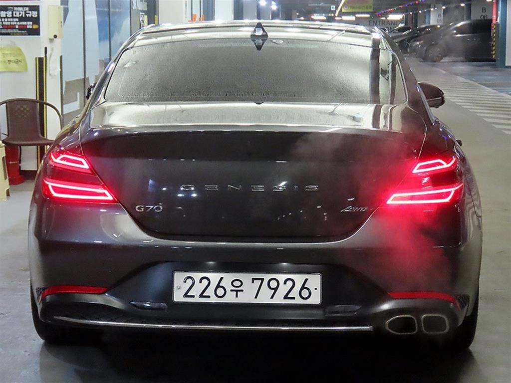 Genesis G70 - Vista 5