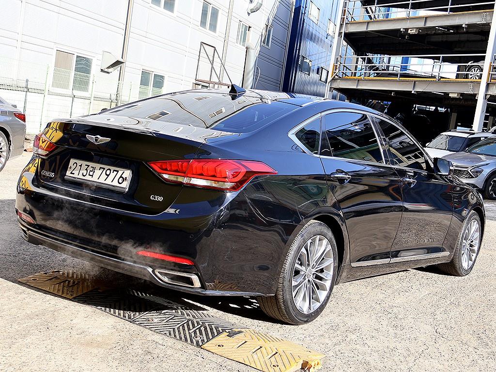 HYUNDAI Genesis - Vista 7