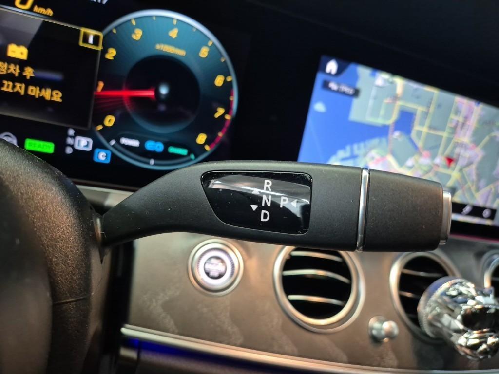 Mercedes Benz E class - Vista 8