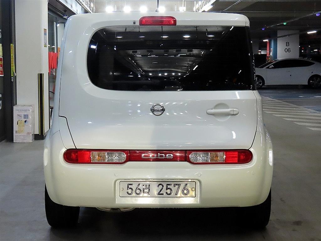 Nissan Cube - Vista 5