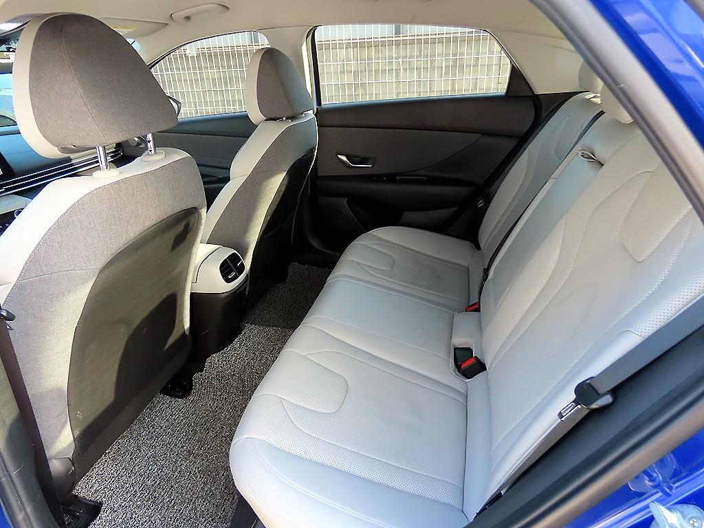 HYUNDAI Avante - Vista 6