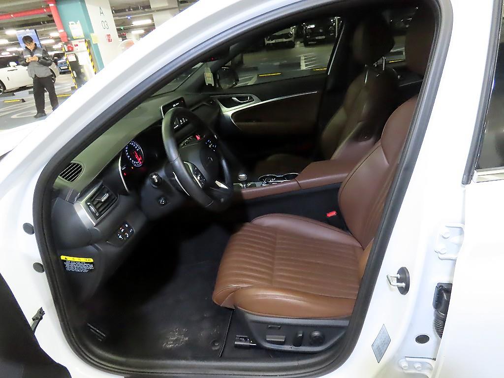 Genesis G70 - Vista 6