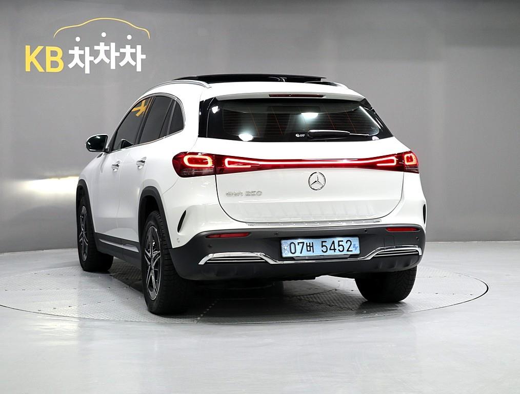 Mercedes Benz EQA - Vista 4