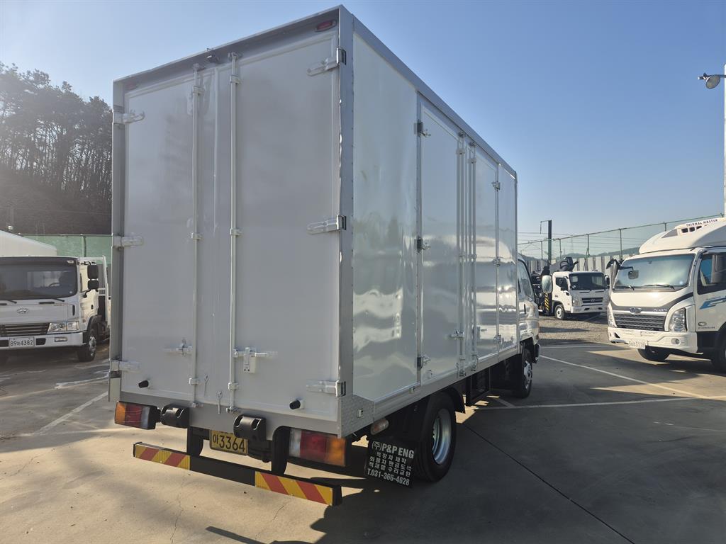 medium and large cargo truck - Vista 7