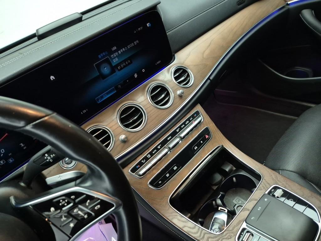 Mercedes Benz E class - Vista 10