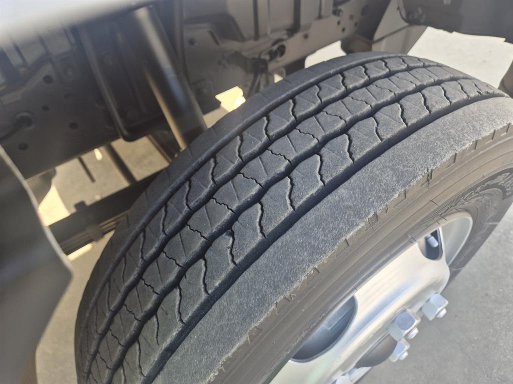 medium and large cargo truck - Vista 12