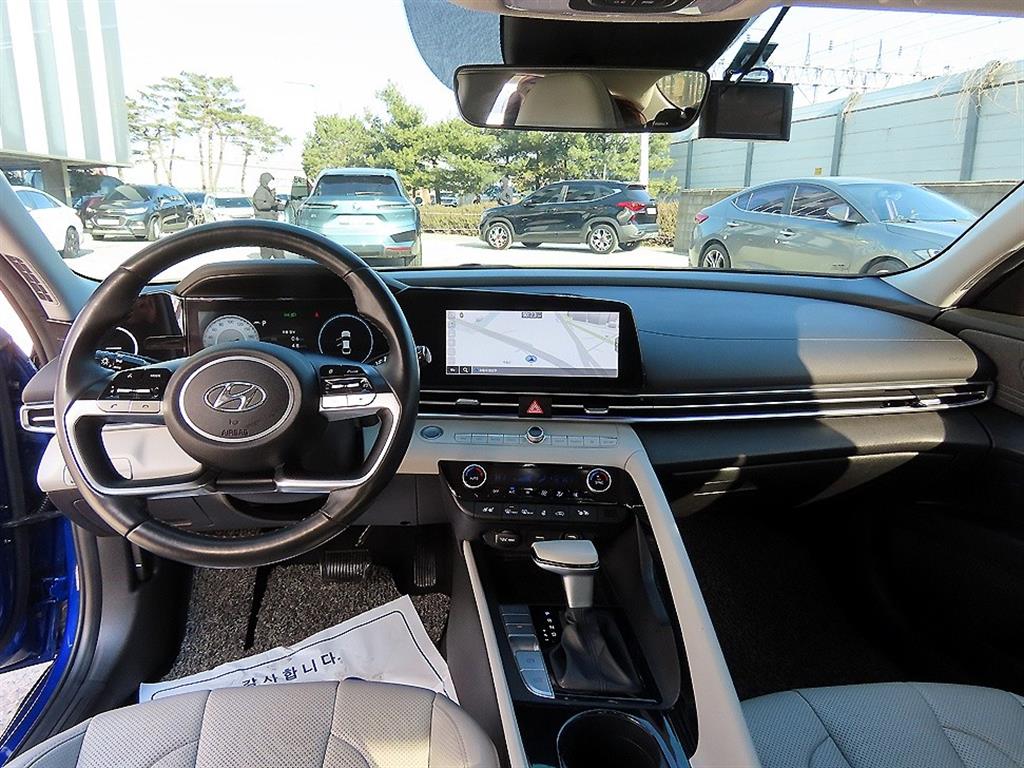 HYUNDAI Avante - Vista 7