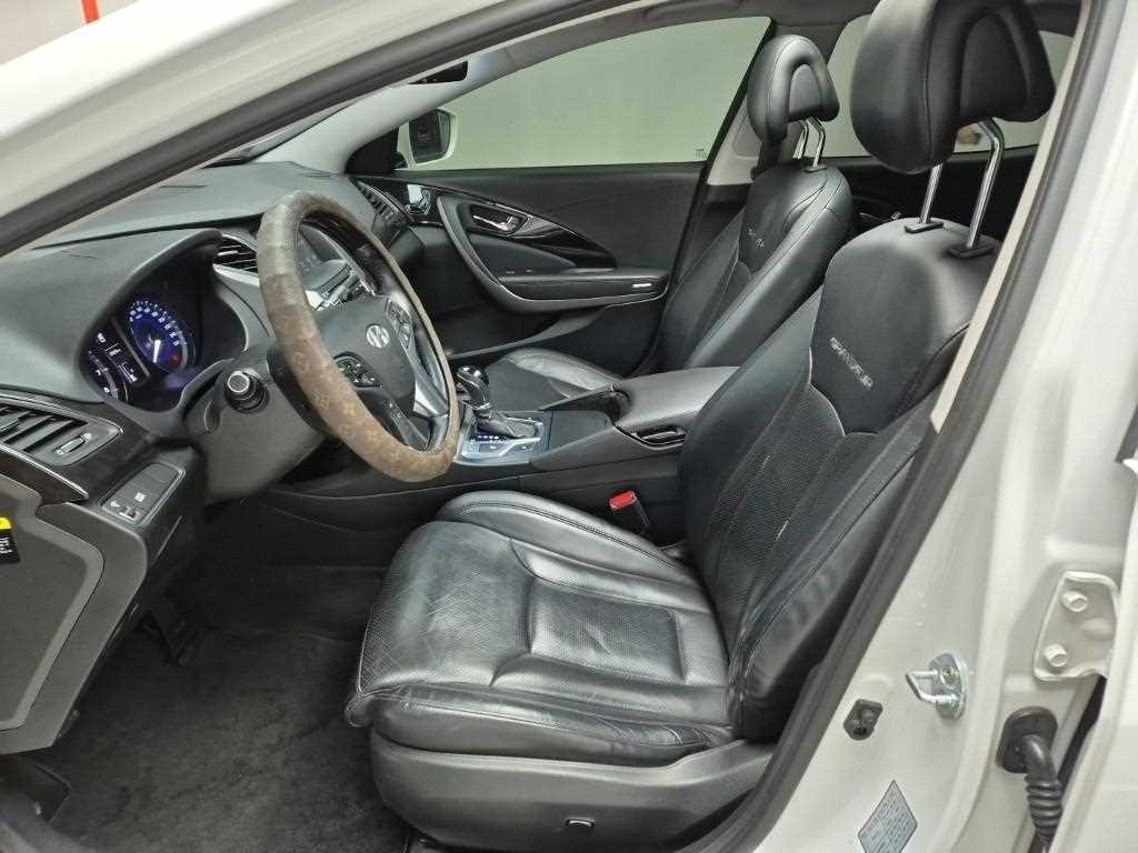 HYUNDAI Grandeur - Vista 11