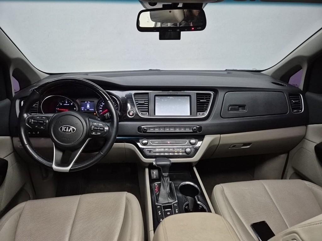 KIA Carnival - Vista 8