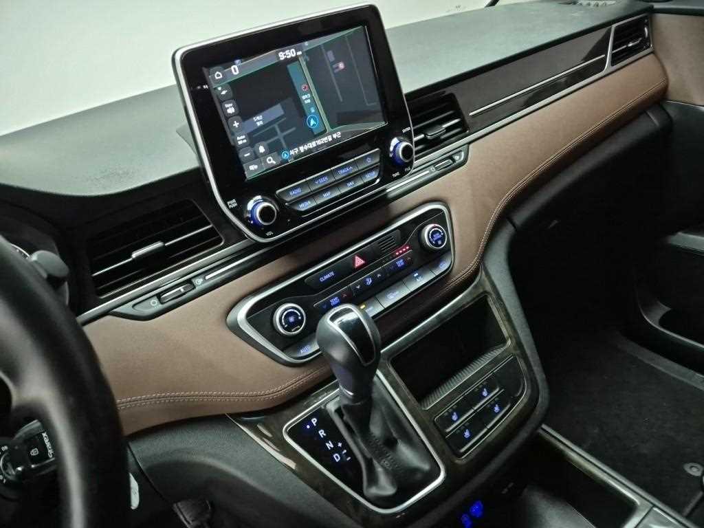 HYUNDAI Starex - Vista 10