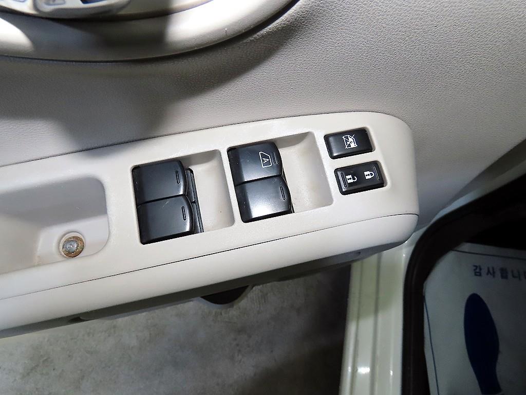 Nissan Cube 2012 the color of pearl - Importación desde Corea - HF Imports Iquique - Foto 13