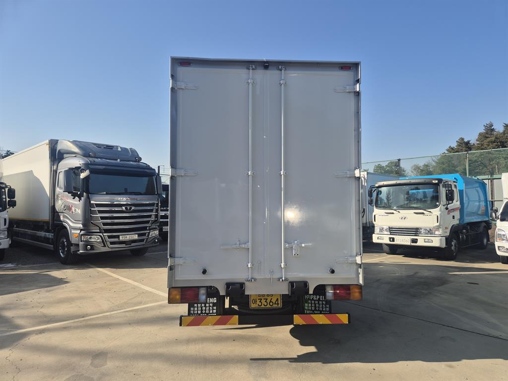 medium and large cargo truck - Vista 6
