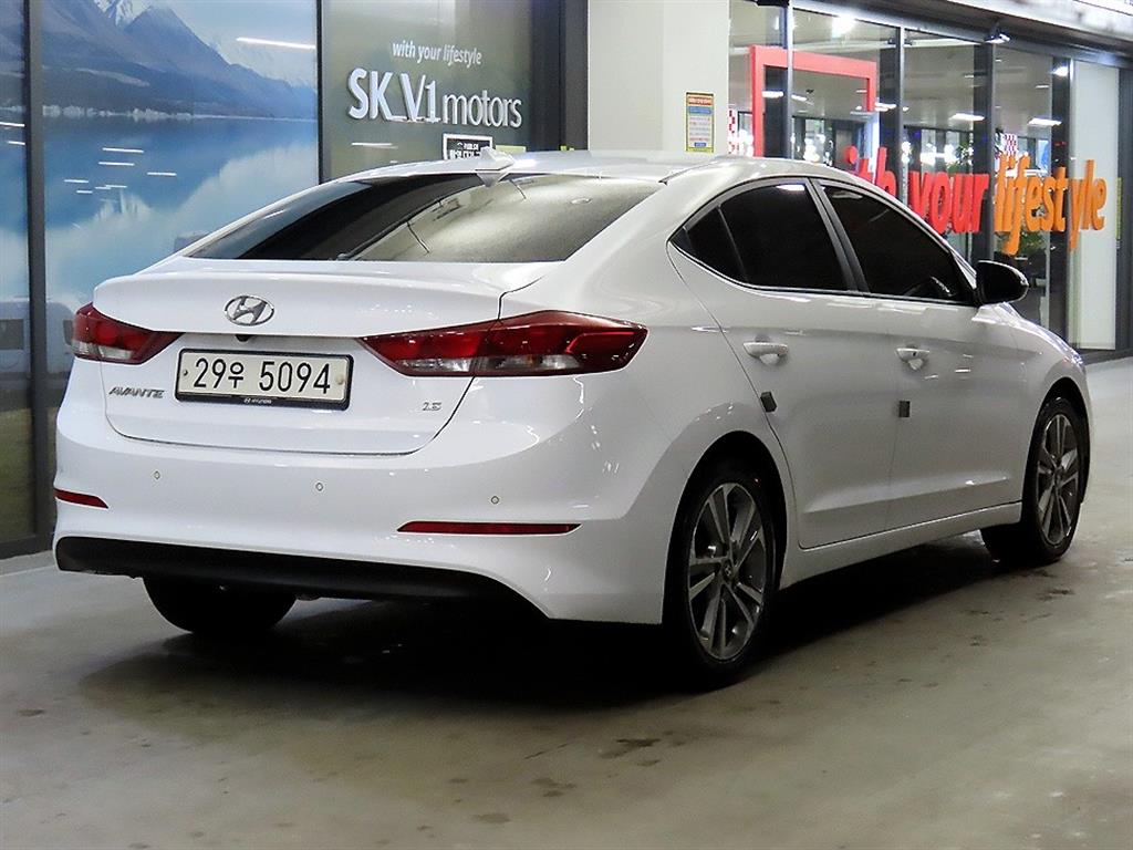 HYUNDAI Avante - Vista 4