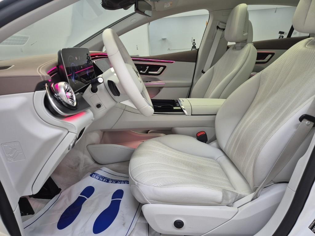 Mercedes Benz EQE - Vista 11