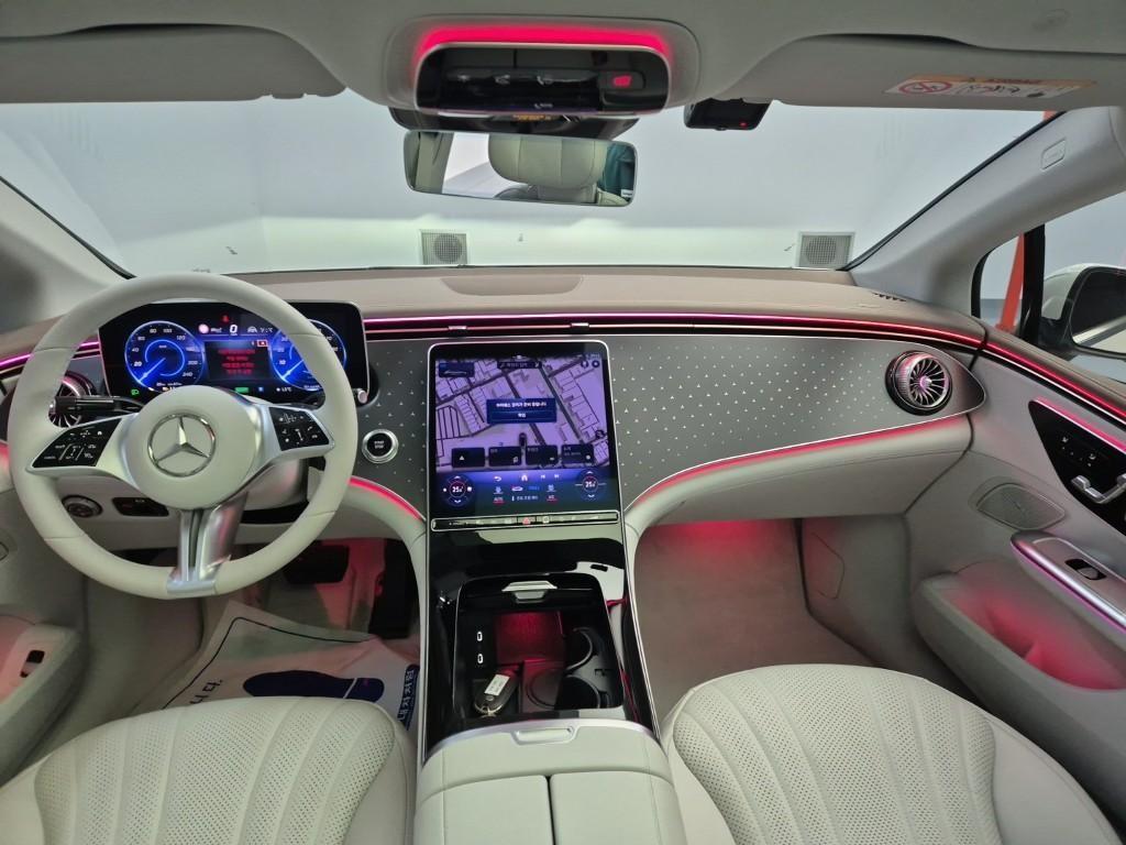 Mercedes Benz EQE - Vista 7