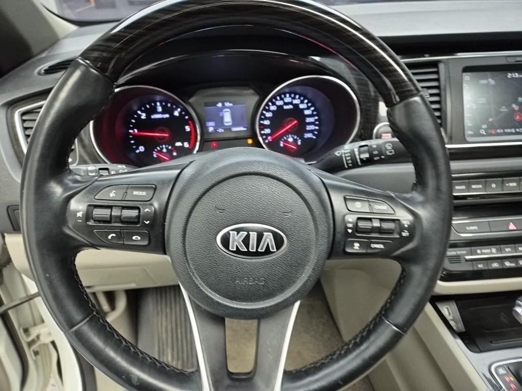 KIA Carnival - Vista 7