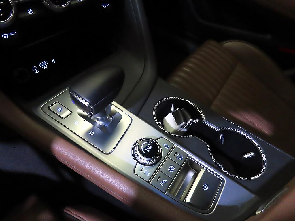 Genesis G70 - Vista 12