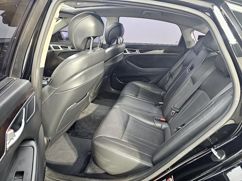 HYUNDAI Genesis - Vista 8