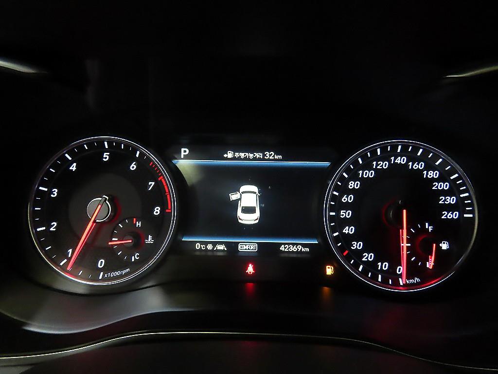 Genesis G70 - Vista 9