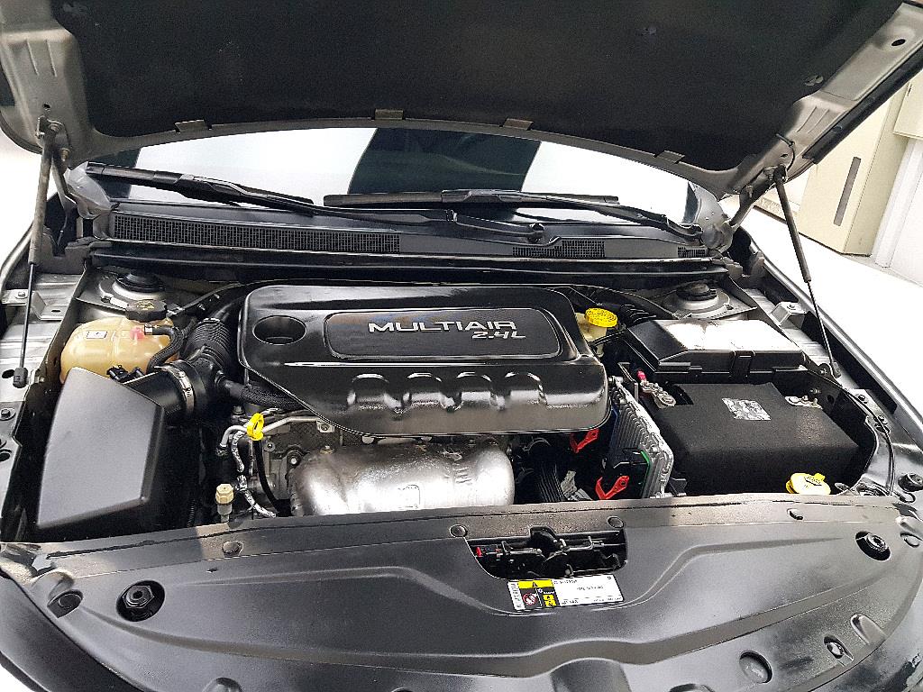 Chrysler 200 - Vista 6