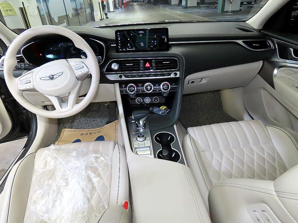 Genesis G70 - Vista 10