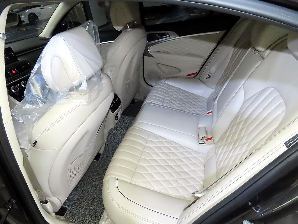 Genesis G70 - Vista 7