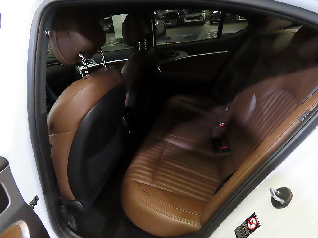 Genesis G70 - Vista 7