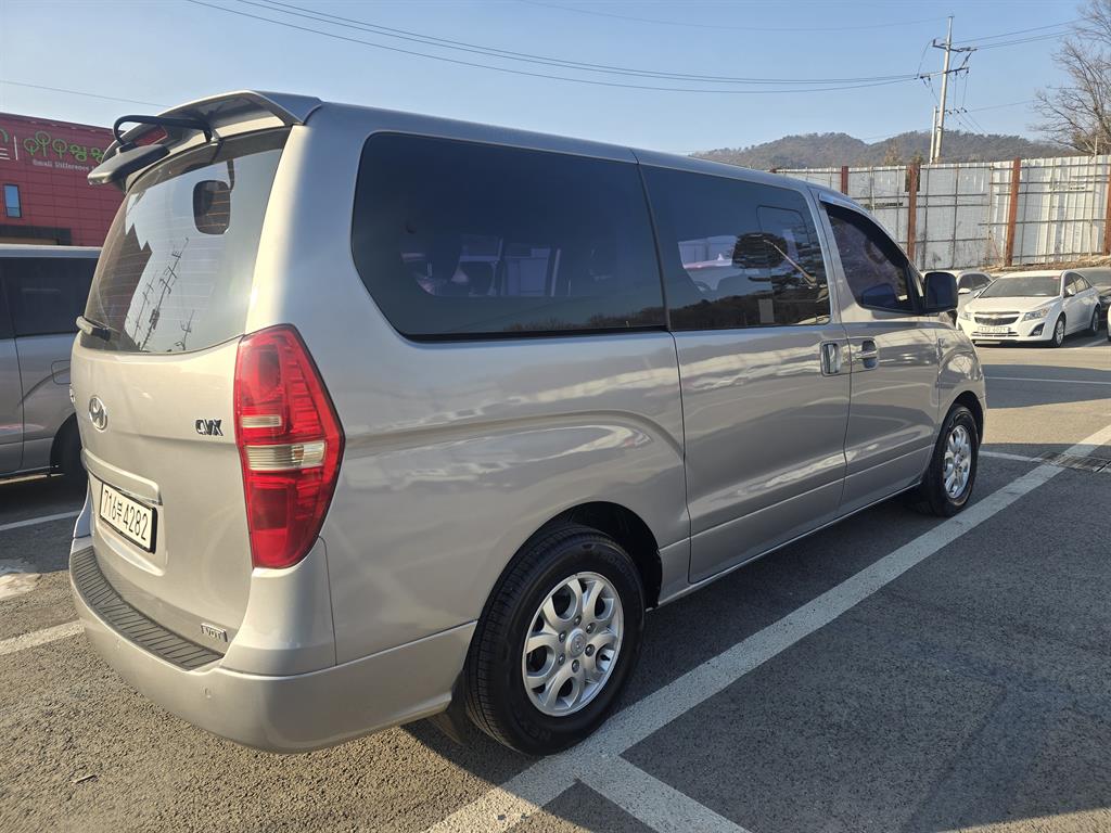 HYUNDAI Starex - Vista 6