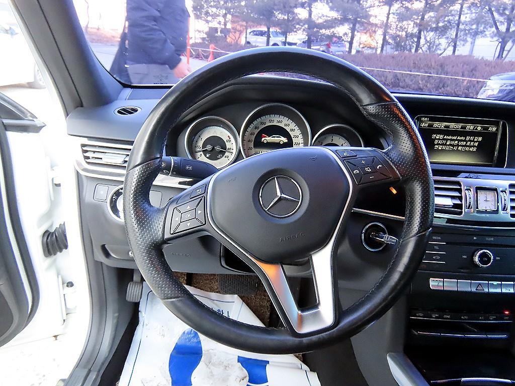 Mercedes Benz E class - Vista 8