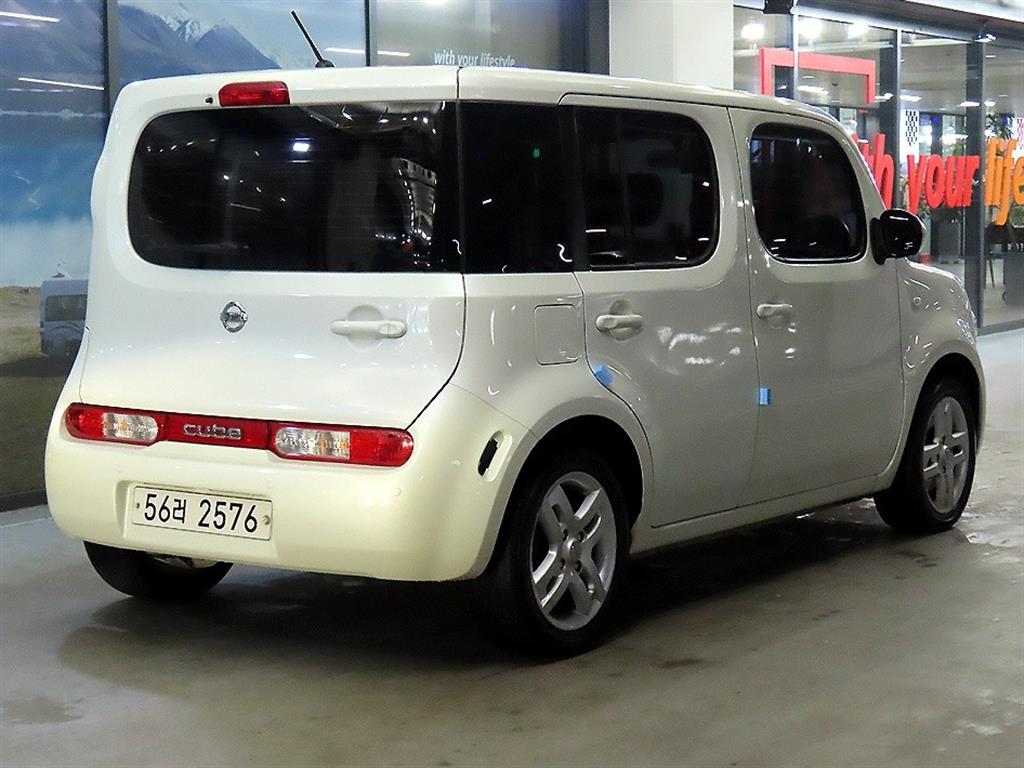 Nissan Cube - Vista 4
