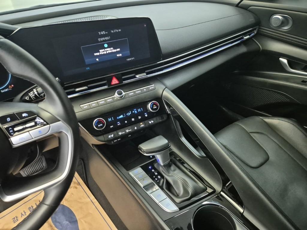 HYUNDAI Avante - Vista 9