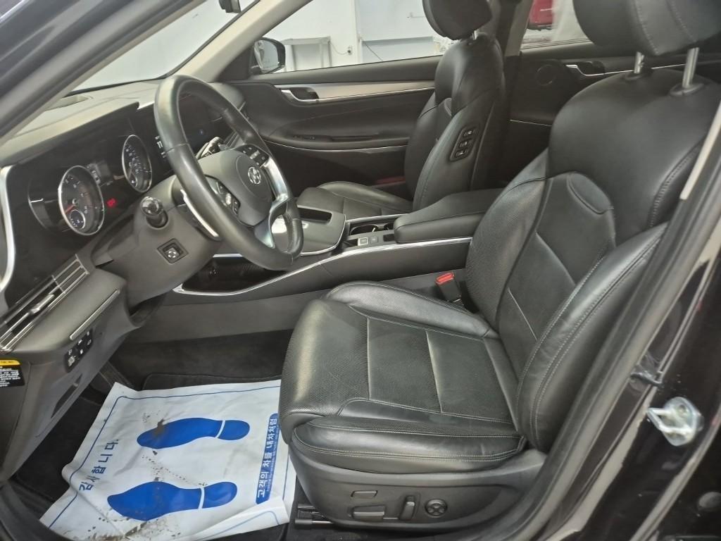 HYUNDAI Grandeur - Vista 11