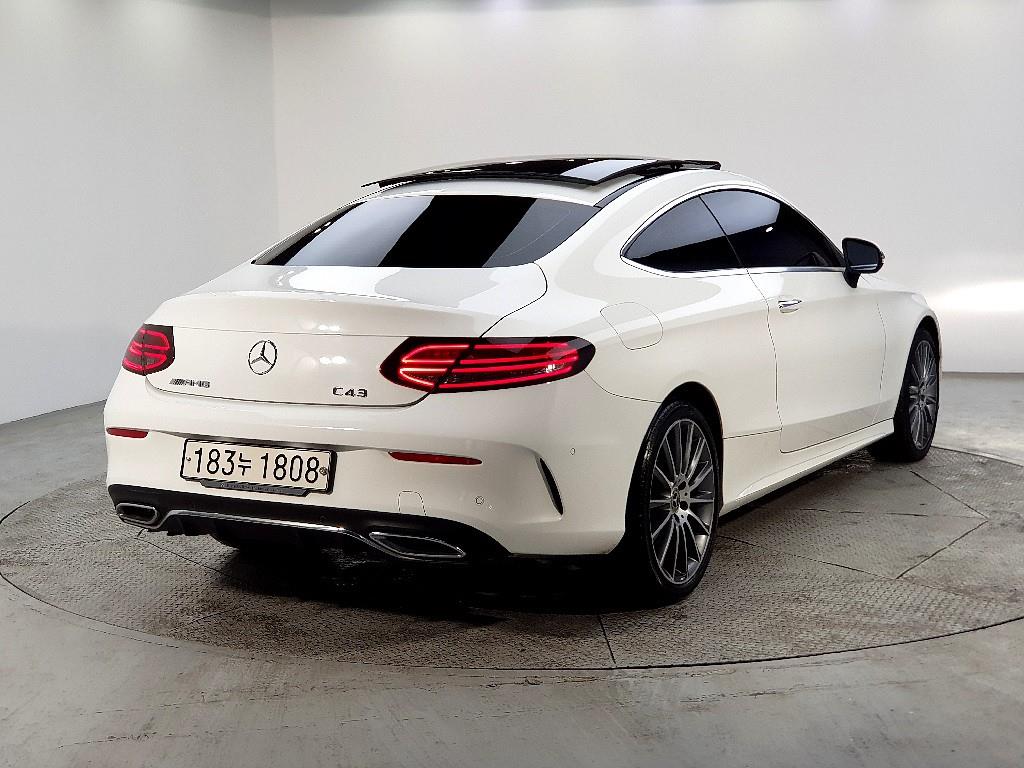 Mercedes Benz C Class - Vista 4