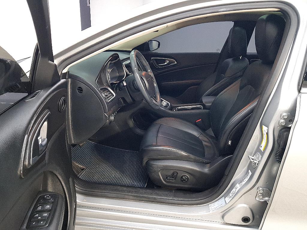 Chrysler 200 - Vista 8