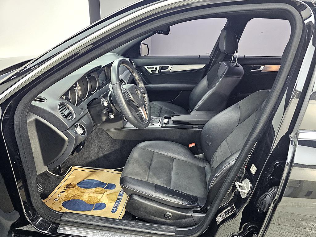 Mercedes Benz C Class - Vista 8