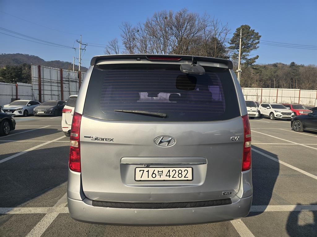 HYUNDAI Starex - Vista 4