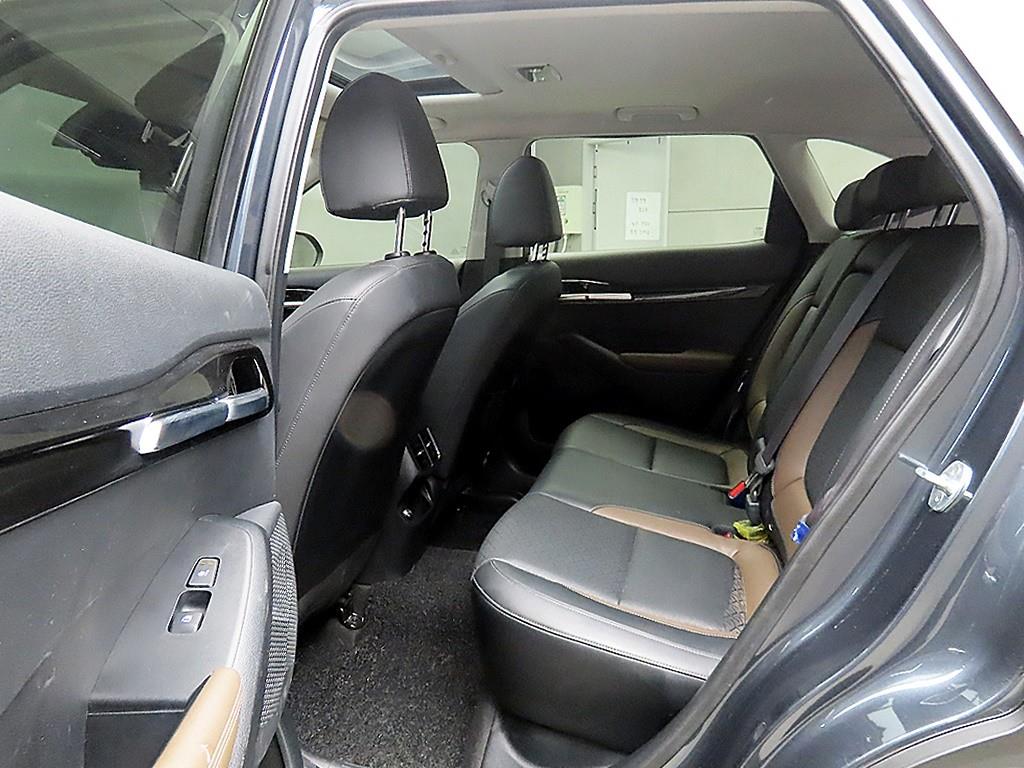 KIA Seltos - Vista 6