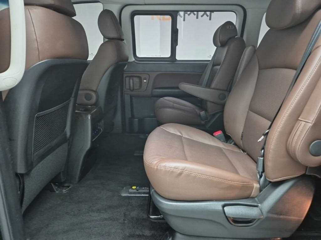 HYUNDAI Starex - Vista 12