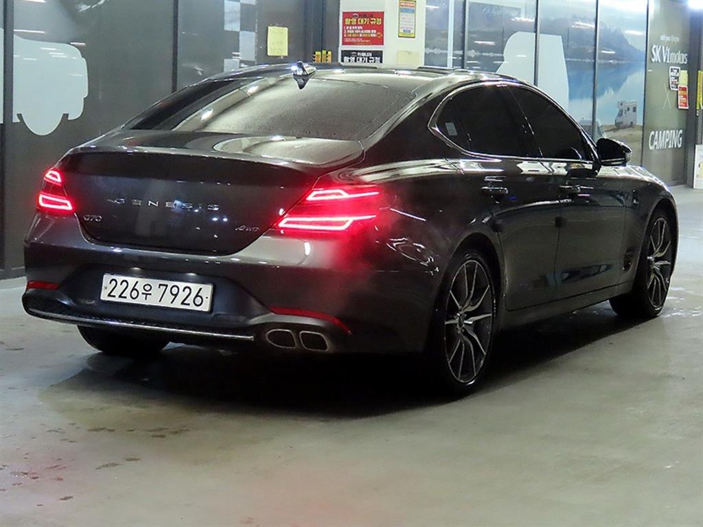 Genesis G70 - Vista 4